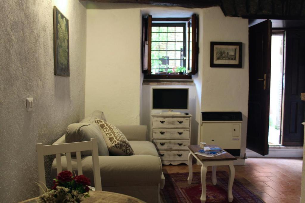 캄파냐노 디 로마 Torre Iolanda B&B 외부 사진